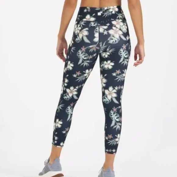 Vuori Stride Leggings in Ink Maui Floral print Green - Picture 2 of 12